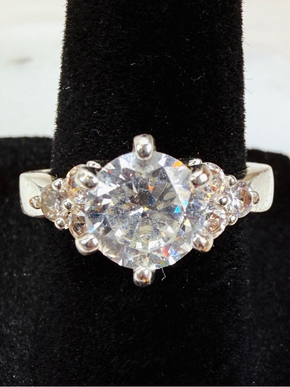 Beautiful vintage Silvertone bling size 7 ring